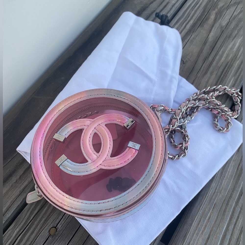 Chanel Multicolor Patent Calfskin & PVC Round Clutch with Chain 2020 Col…